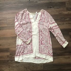 Silk 3/4 sleeve shirt.